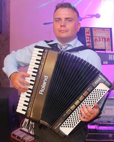Darek — wokal, instrumenty klawiszowe i akordeon, zespół Aster — polecany zespół weselny z Mazowsza