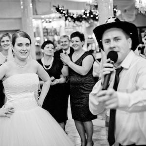 Szeryf na dobrym weselu musi pilnować porządku :-)